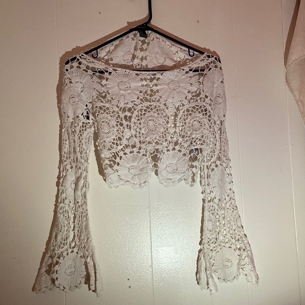 cute daisy crop top.